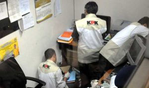 Tim Penyelidik KPK Geledah Kantor BPR Indramayu